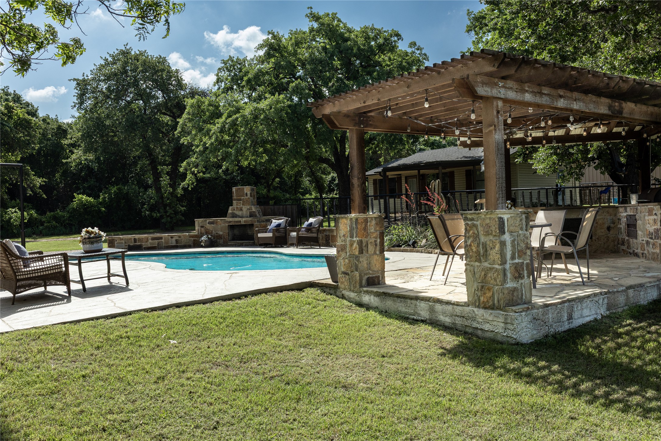 909 Grindstone Road Brock TX 76087