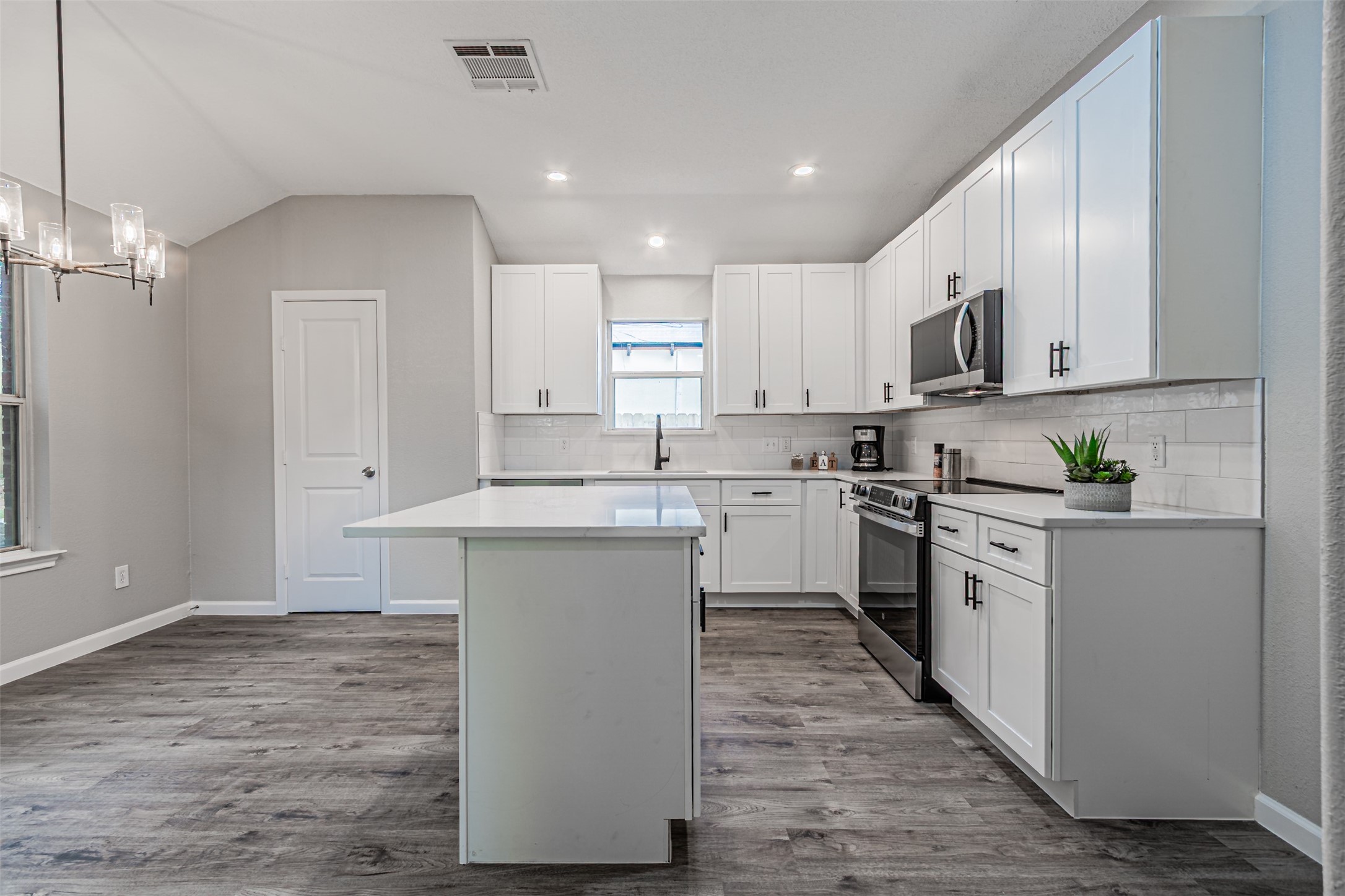 4533 Forest Glen Drive Forest Hill TX 76119