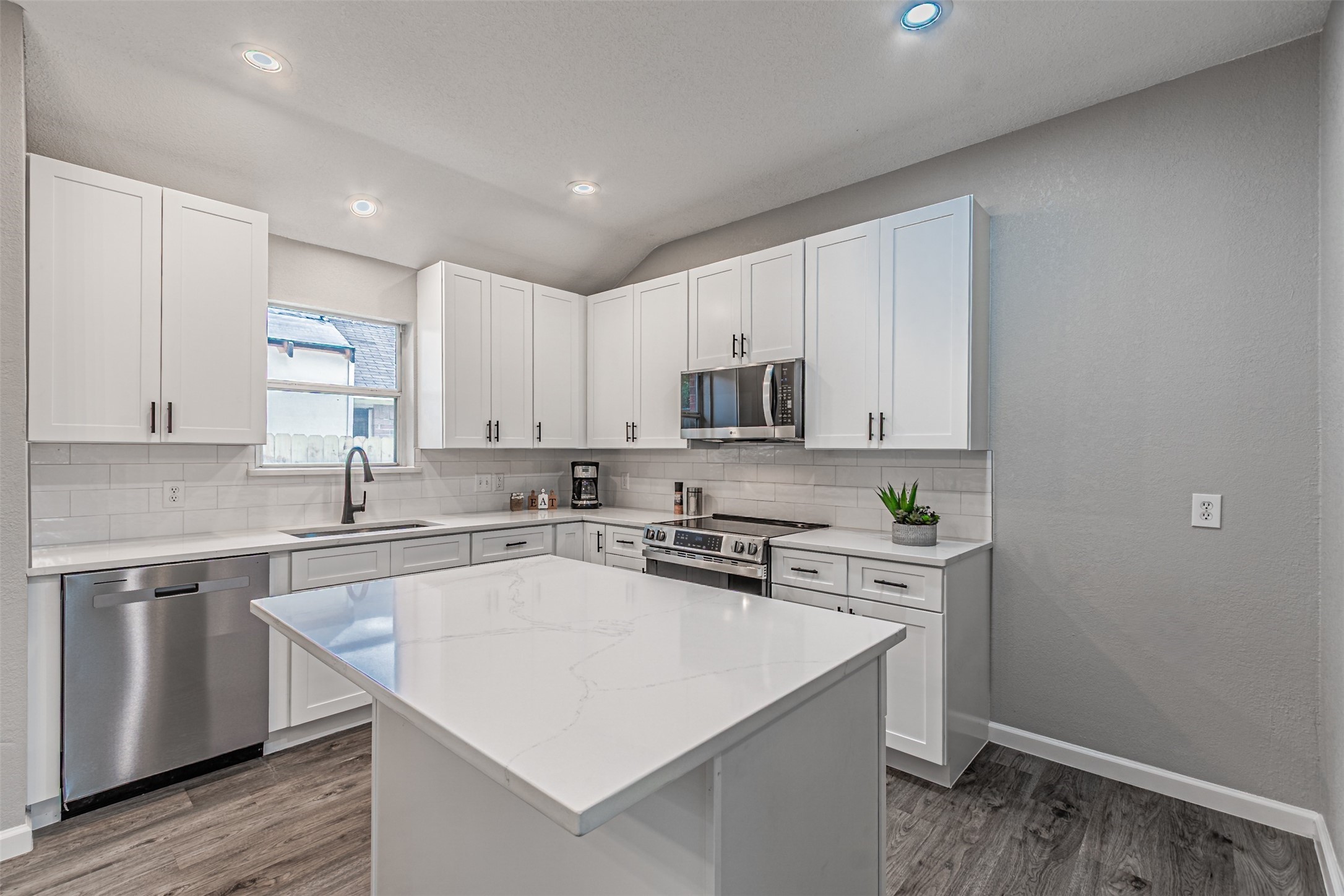 4533 Forest Glen Drive Forest Hill TX 76119