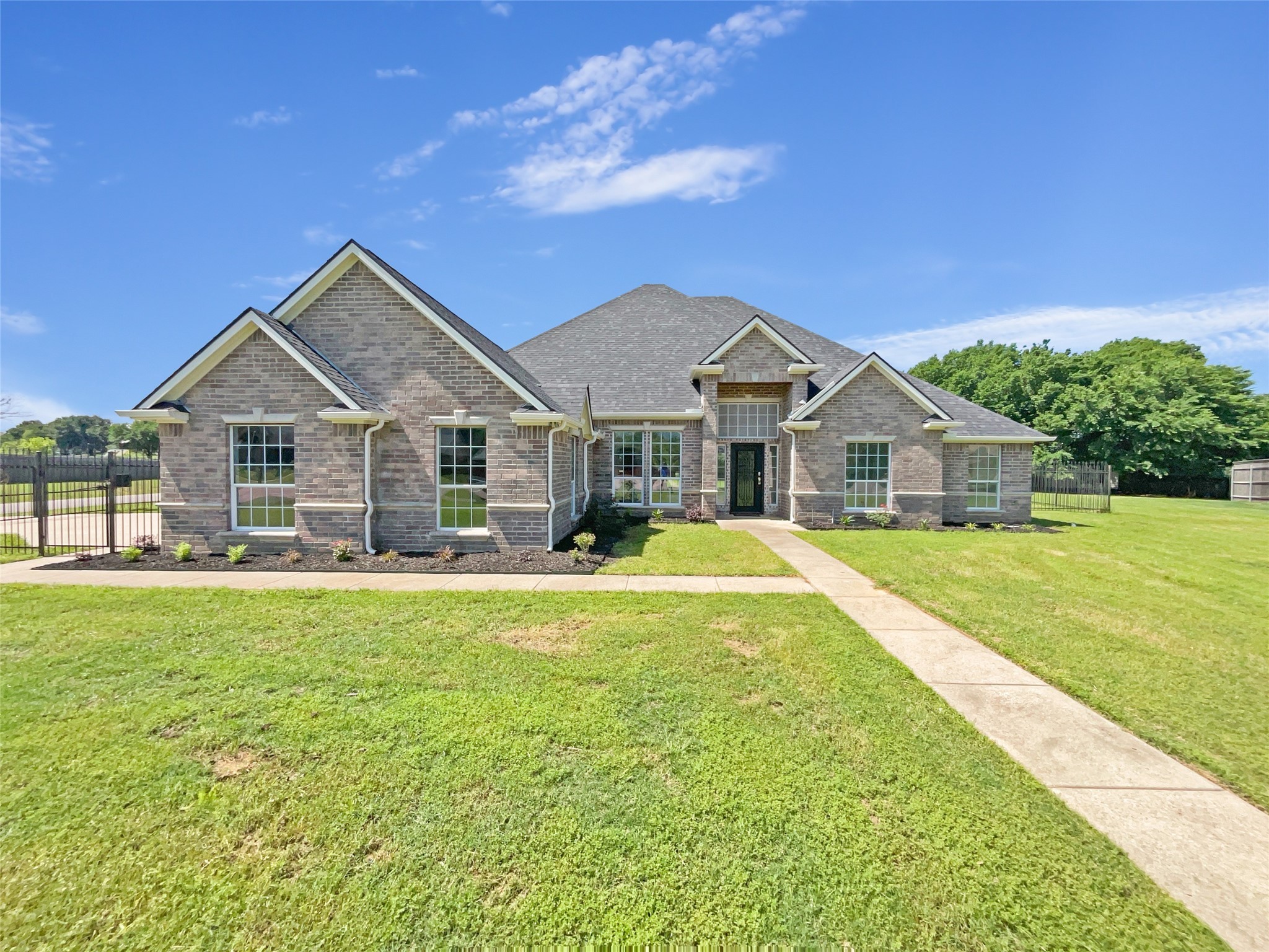 6585 Storm Cat Lane Burleson TX 76028