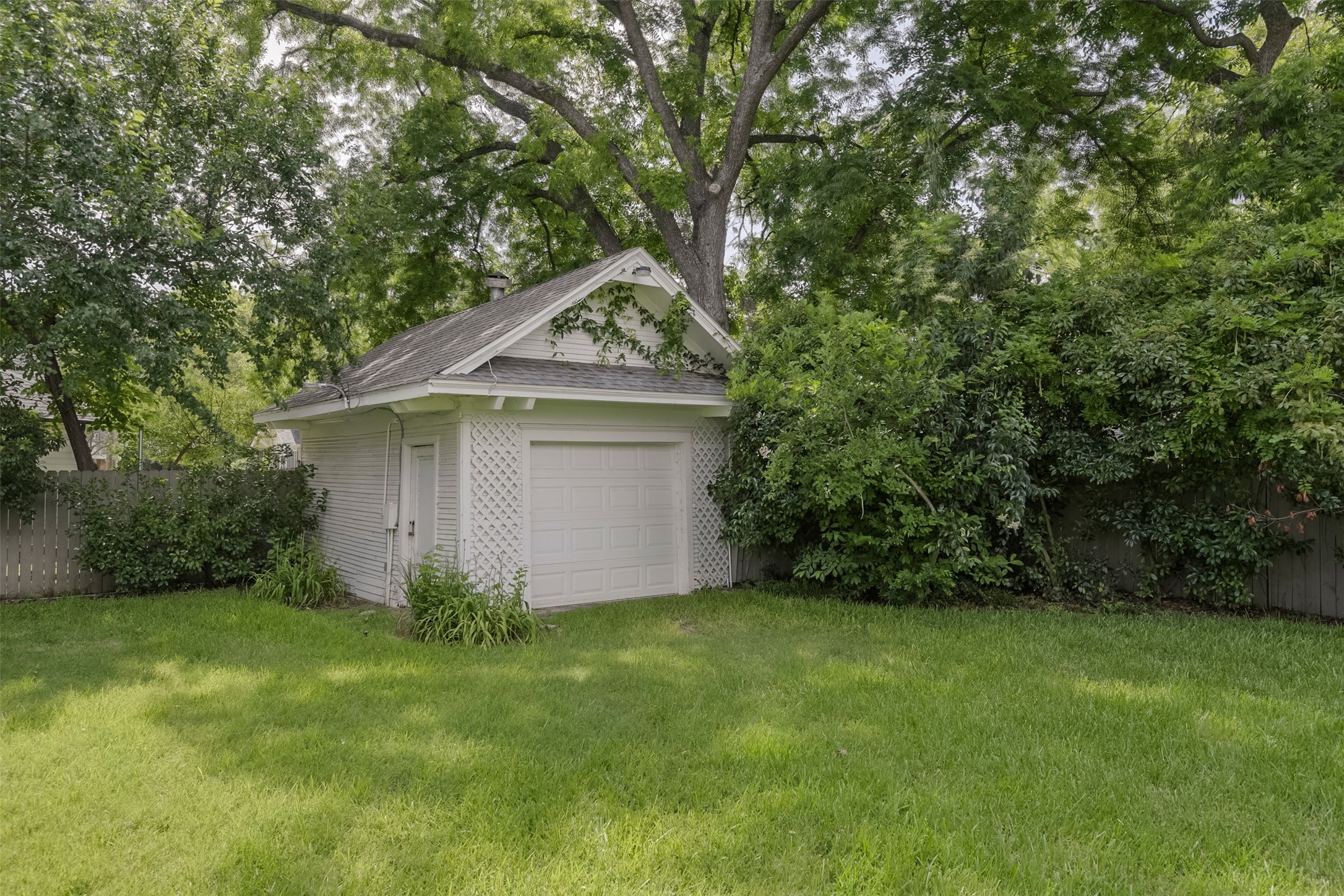 400 W Denton Street Ennis TX 75119