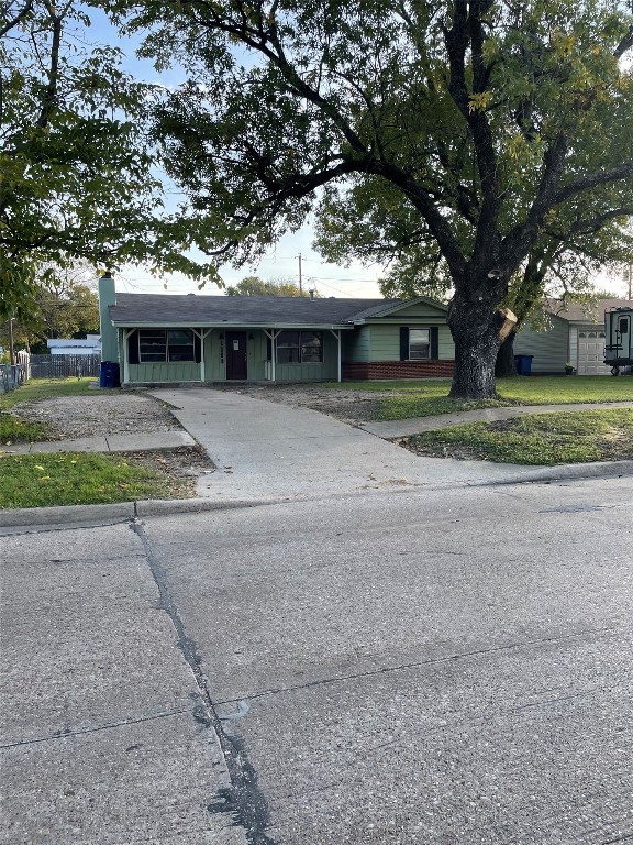 1100 S Hall Street Ennis TX 75119