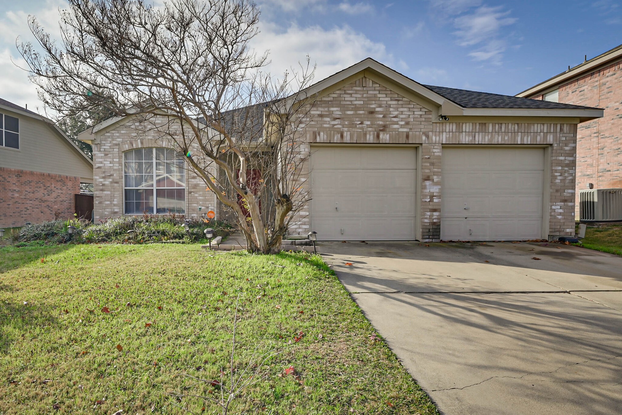 2843 N Hampton Drive Grand Prairie TX 75052
