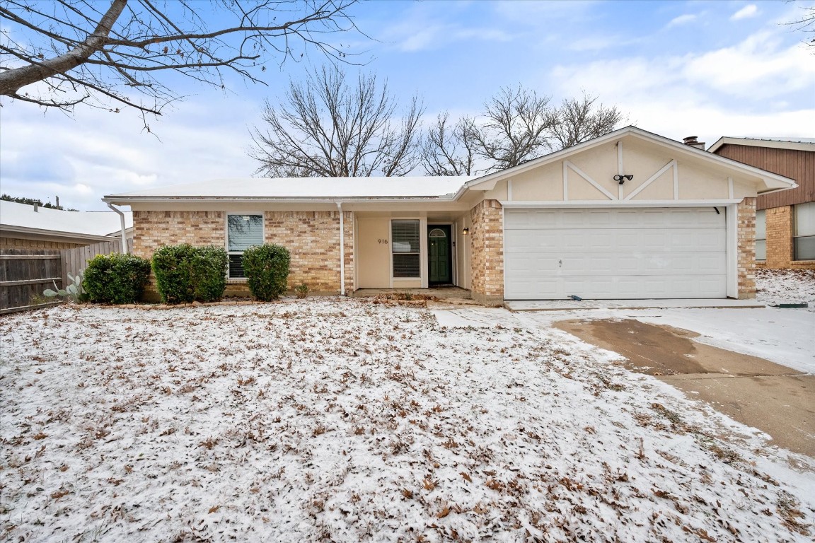 916 Lemontree Drive Arlington TX 76017