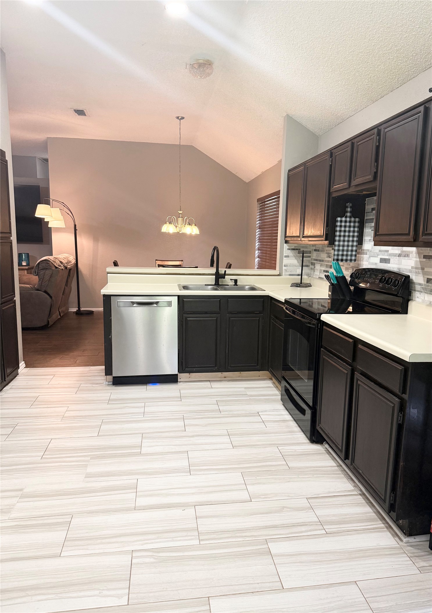 637 Inwood Road Azle TX 76020