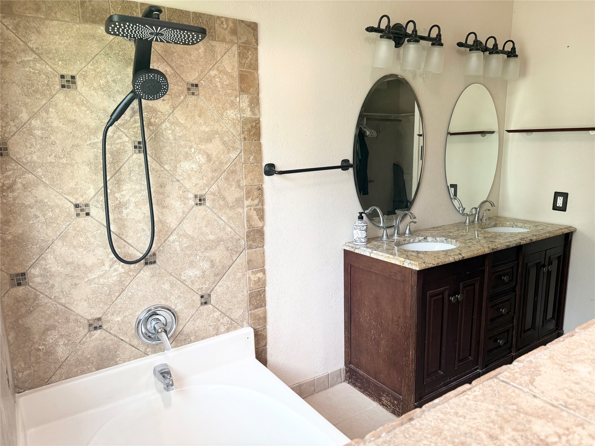 637 Inwood Road Azle TX 76020