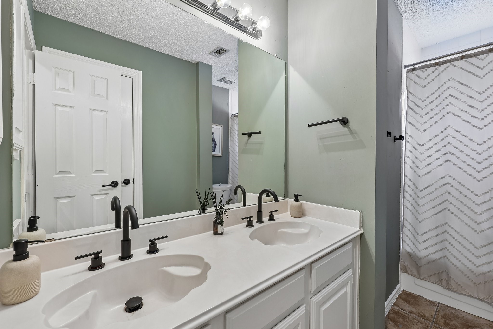 18765 Vista Del Sol Dallas TX 75287