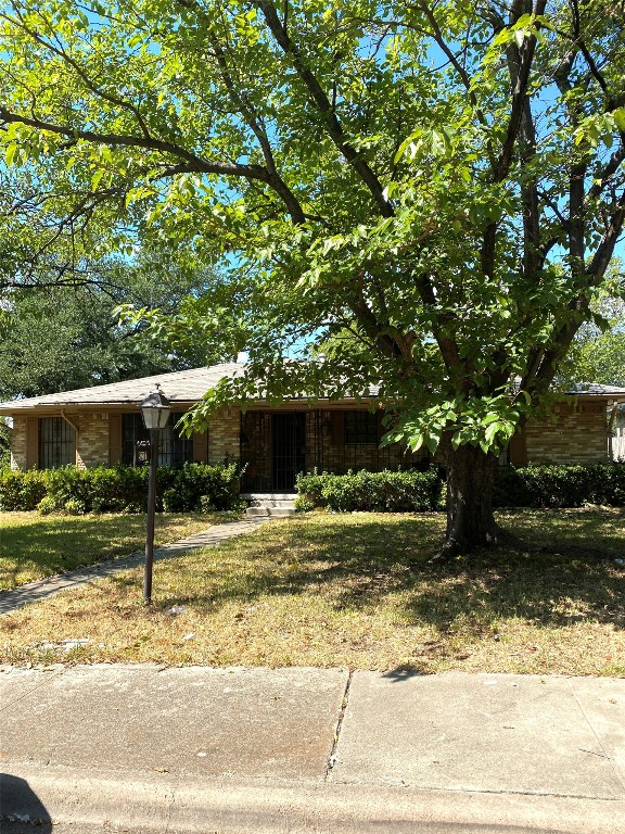 5211 Enchanted Lane Dallas TX 75227