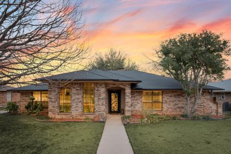 2612 Glenoaks Street Bedford TX 76021
