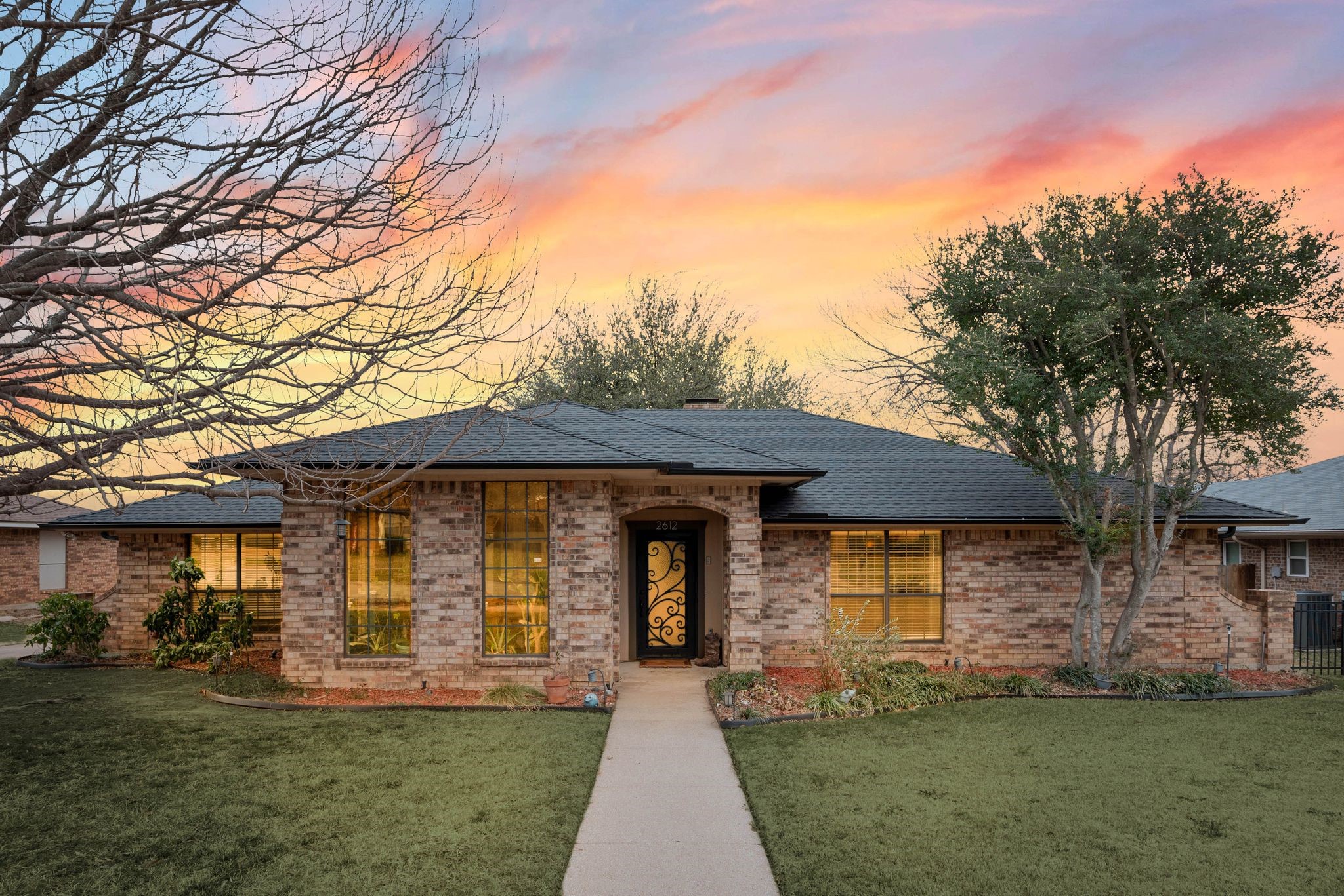 2612 Glenoaks Street Bedford TX 76021