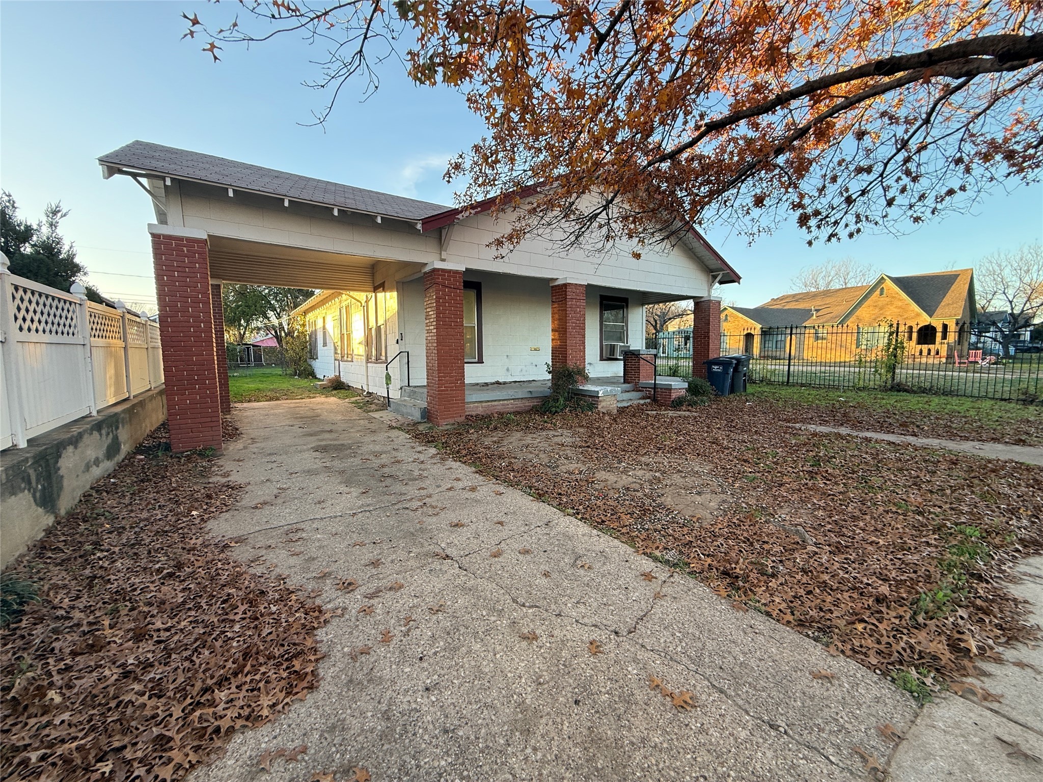 2105 Market Avenue Fort Worth TX 76164