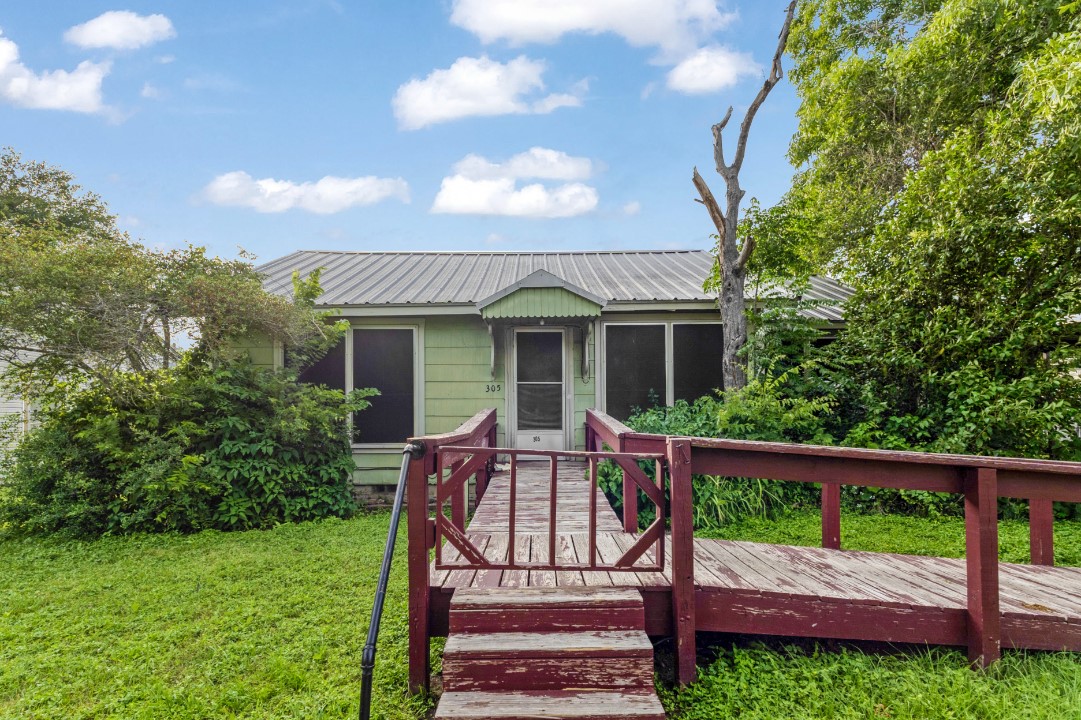 305 S Rusk Street Groesbeck TX 76642