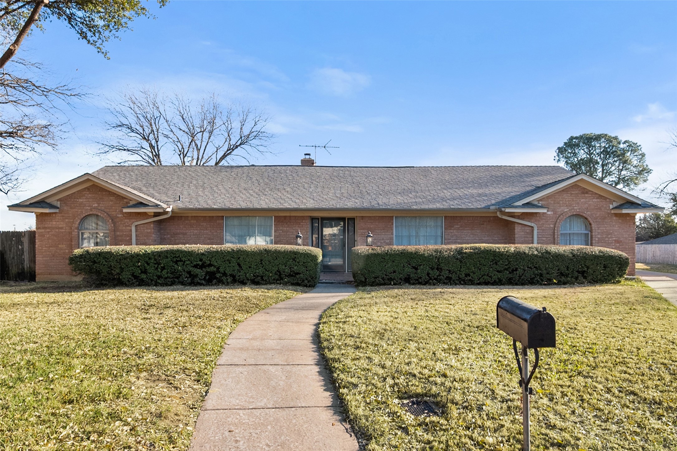1611 Royal Mile Court Arlington TX 76015