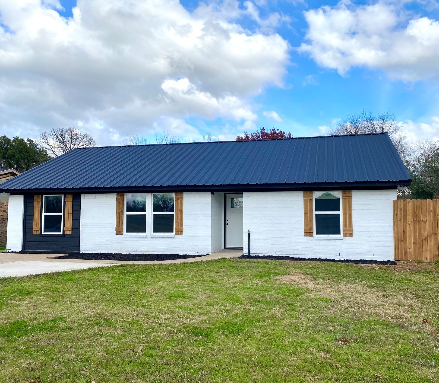 720 N Cummings Drive Alvarado TX 76009
