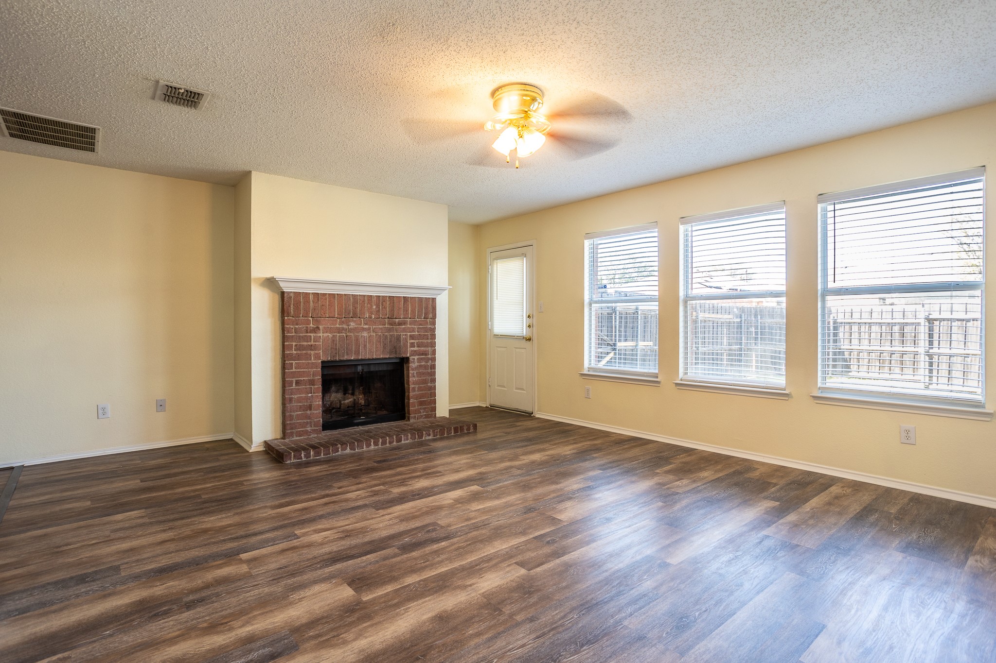 2415 Mallory Lane Lancaster TX 75134