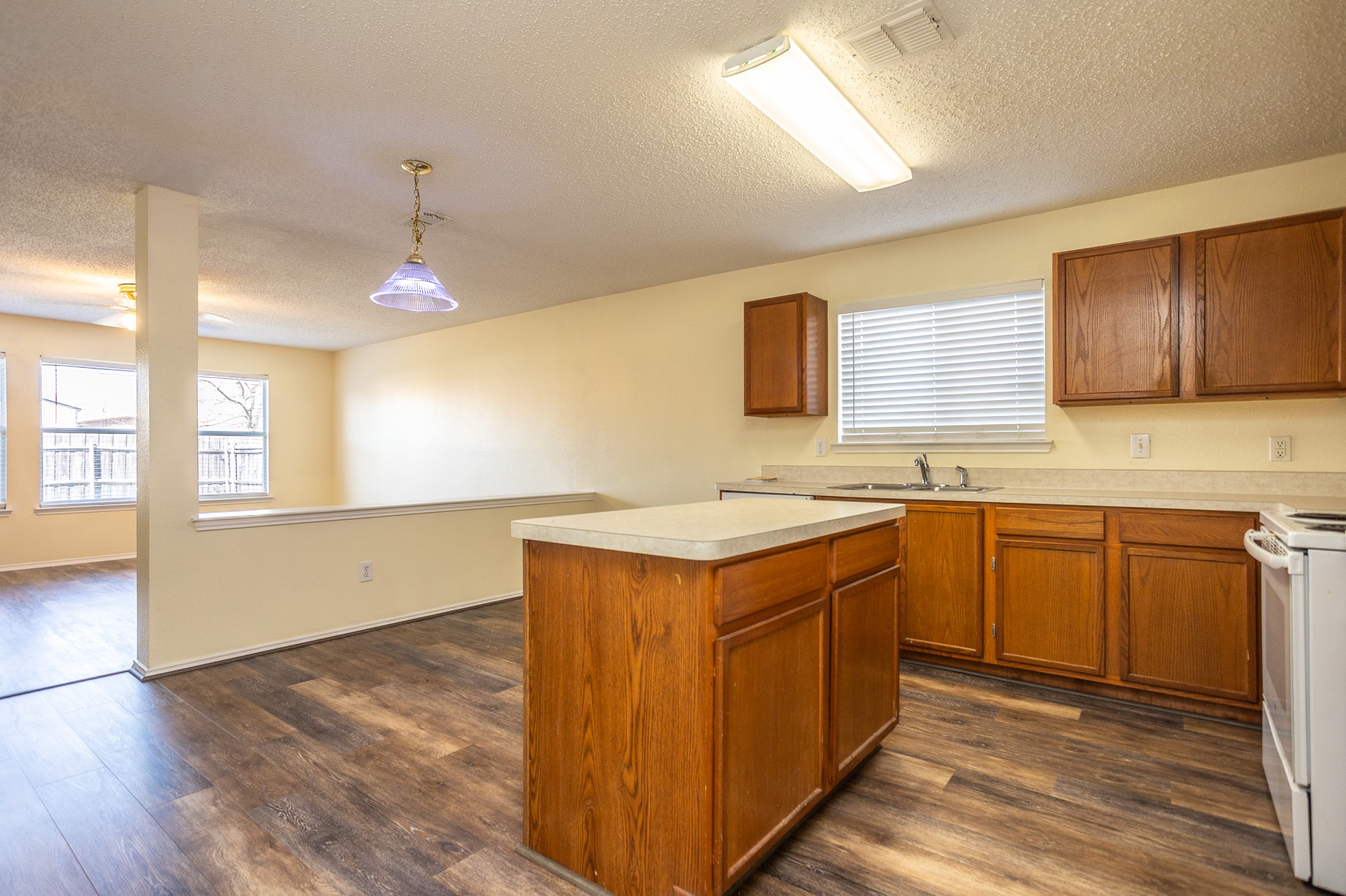 2415 Mallory Lane Lancaster TX 75134