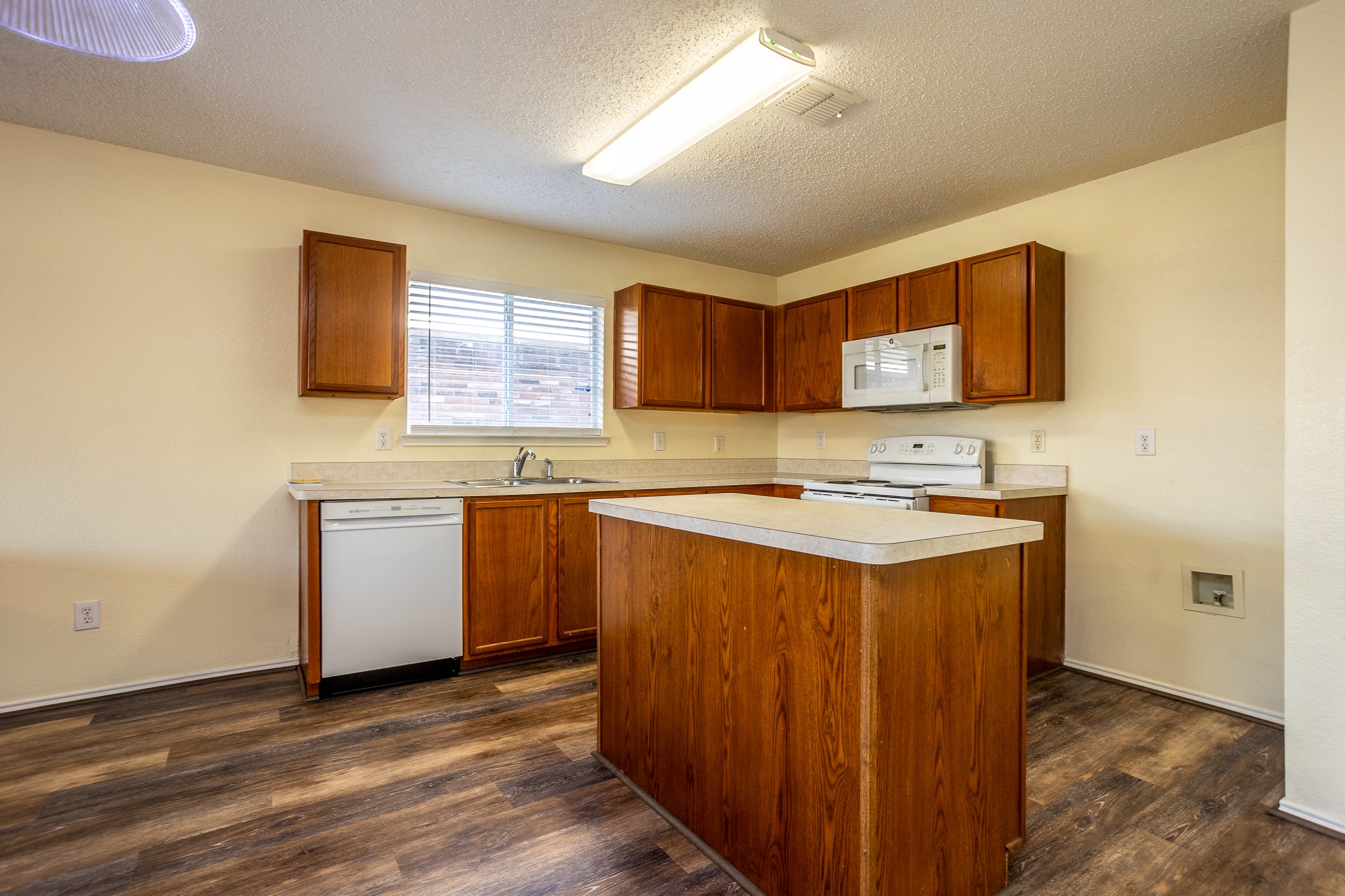 2415 Mallory Lane Lancaster TX 75134