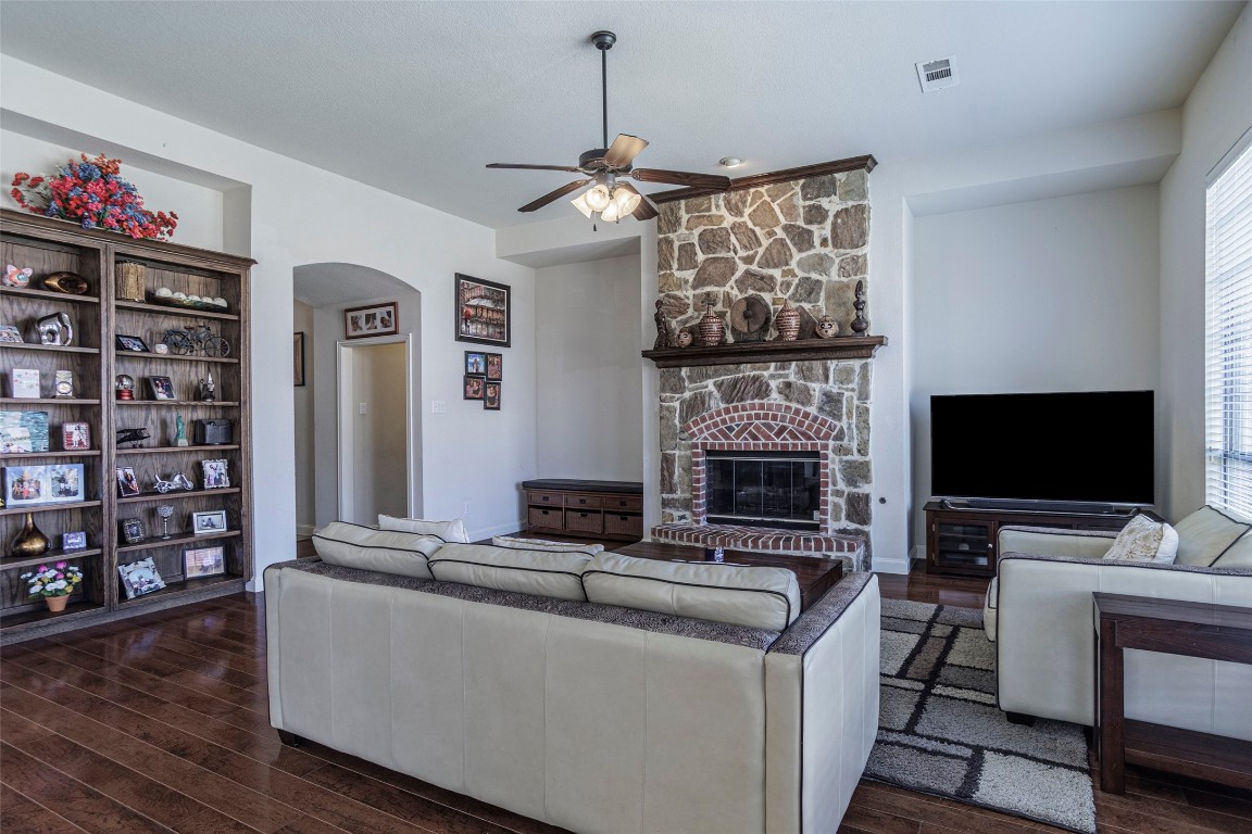 3036 Larreta Grand Prairie TX 75054