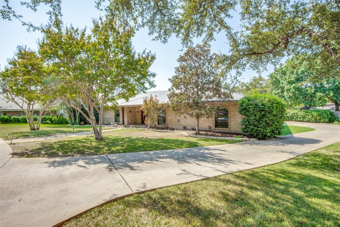 2711 Lakeview Lane Carrollton TX 75006