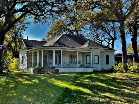 421 N 8th Avenue Teague TX 75860