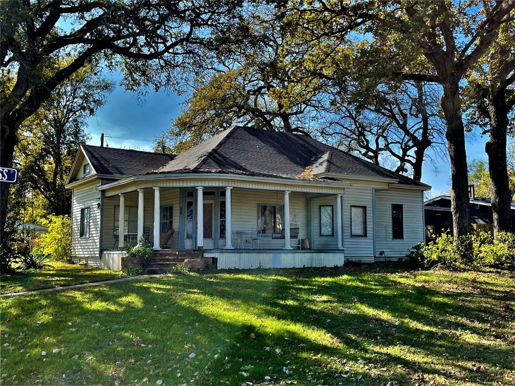 421 N 8th Avenue Teague TX 75860