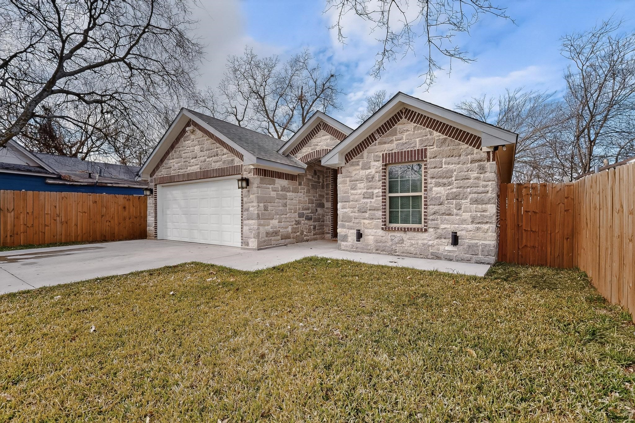 1006 W Brown Street Ennis TX 75119