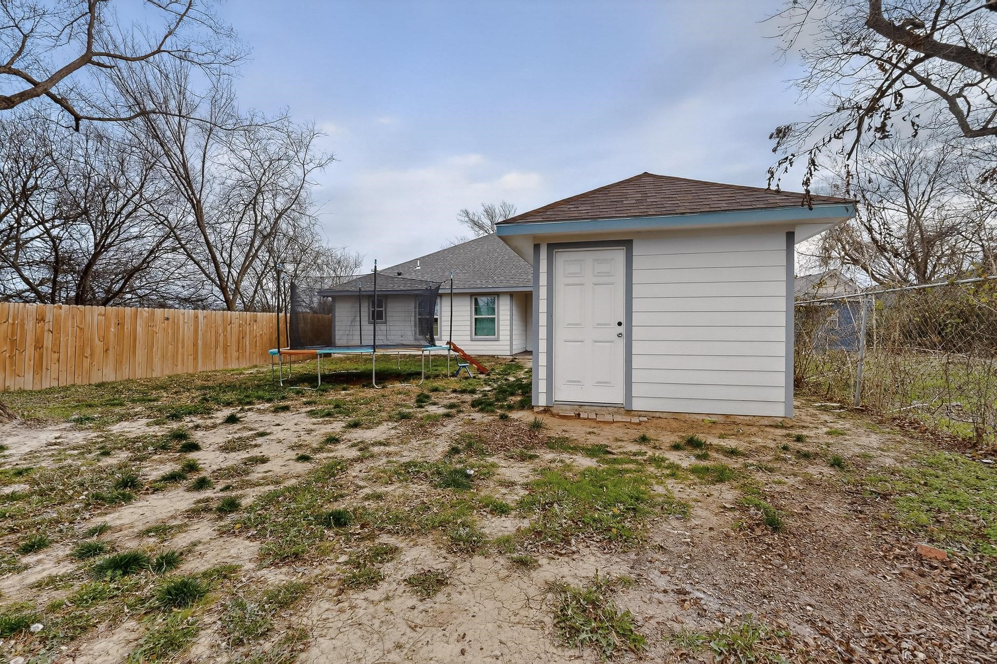 1006 W Brown Street Ennis TX 75119