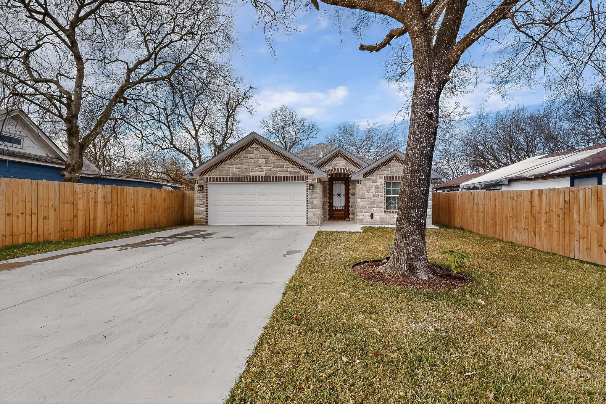1006 W Brown Street Ennis TX 75119