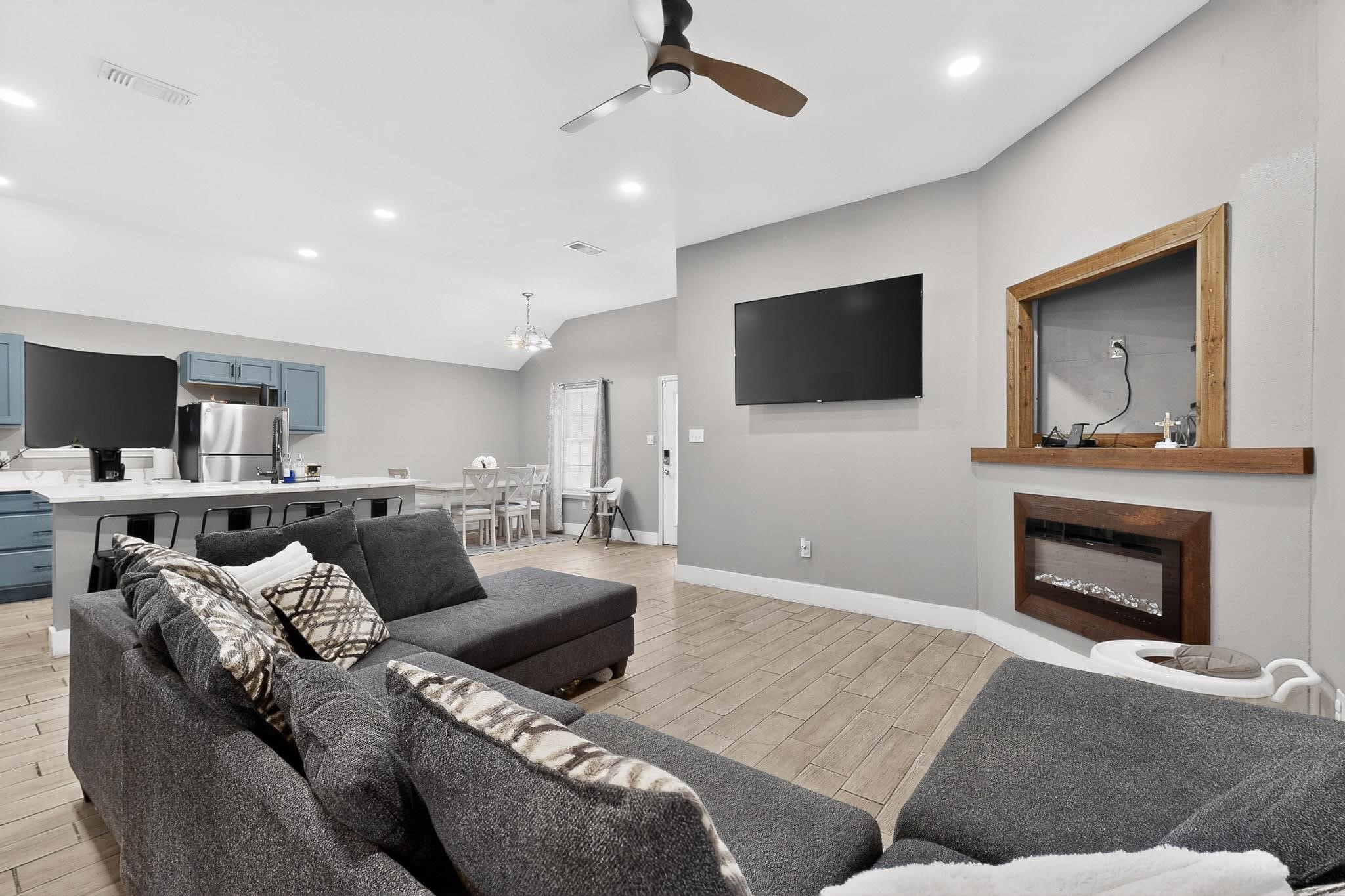 1006 W Brown Street Ennis TX 75119