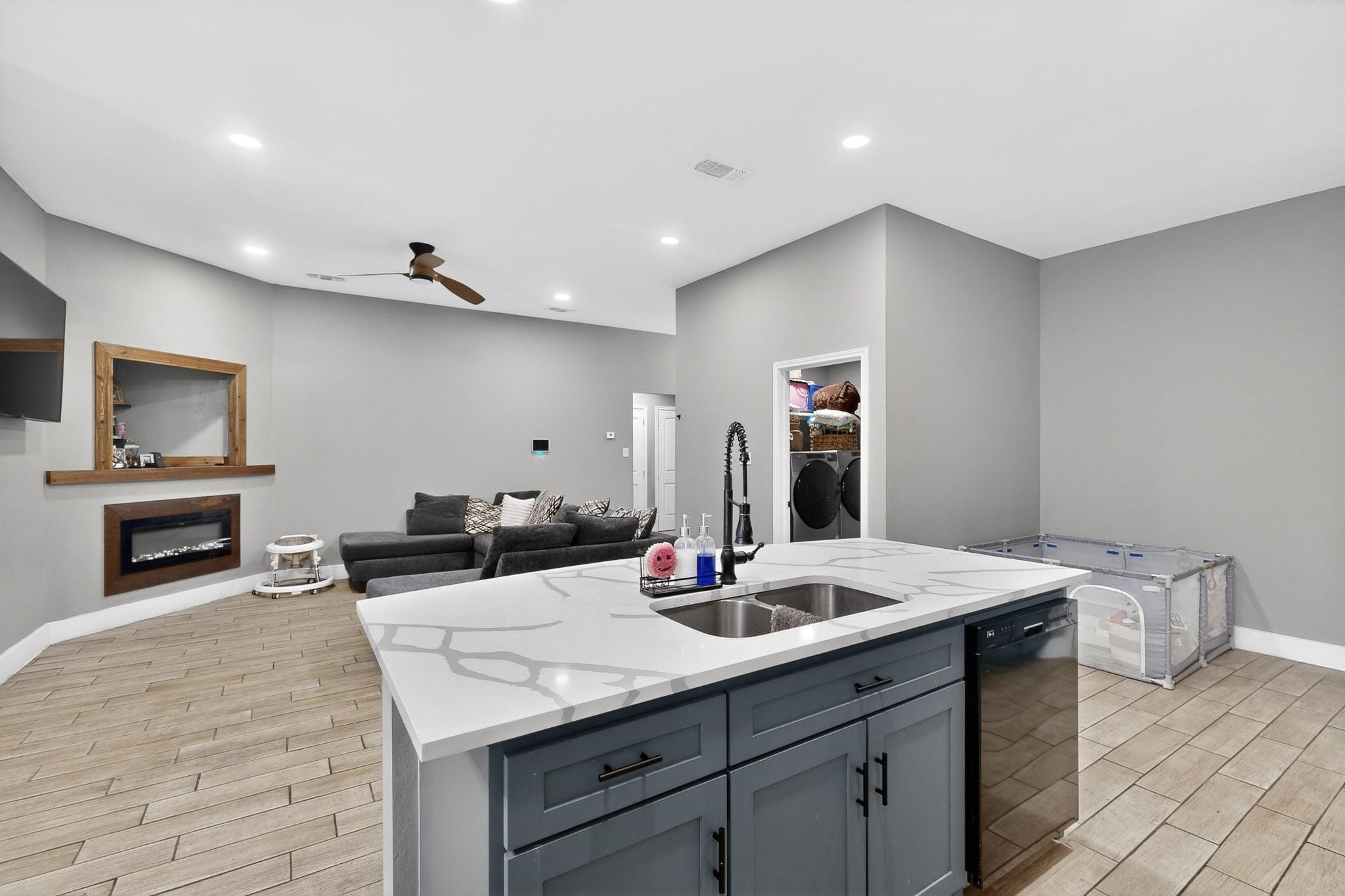1006 W Brown Street Ennis TX 75119