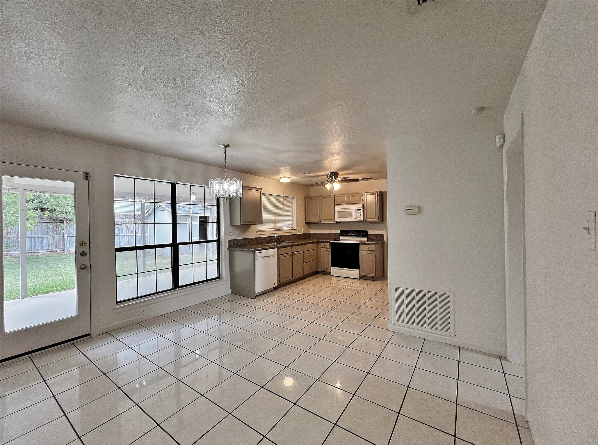 6104 Bay Hill Arlington TX 76018