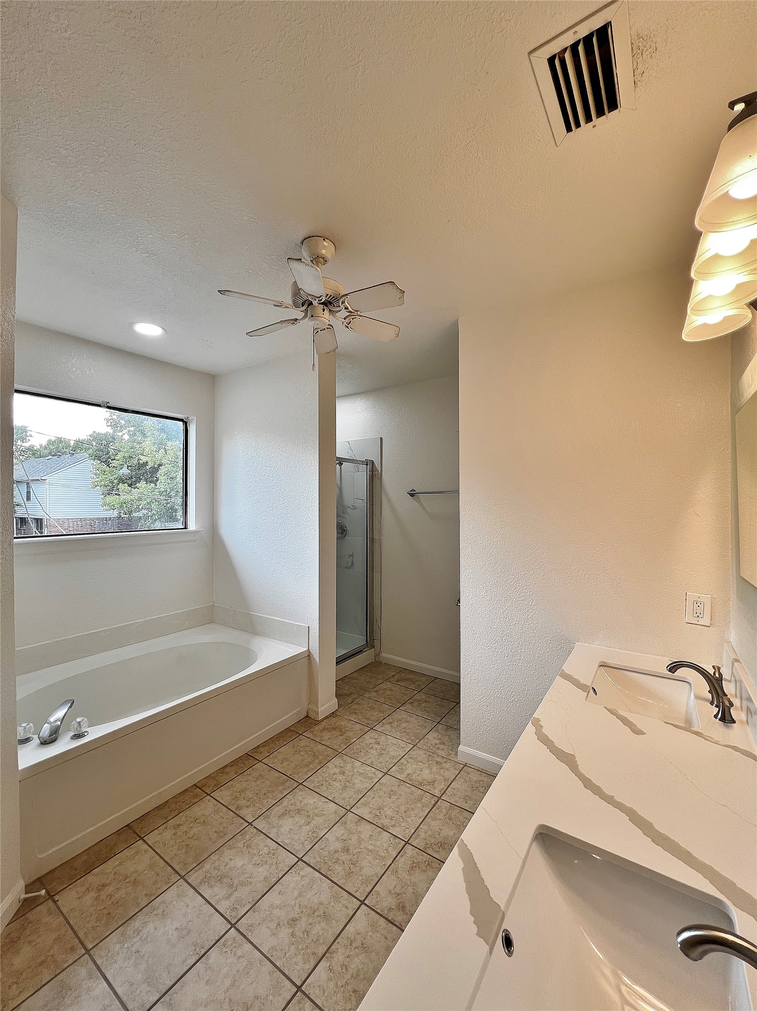 6104 Bay Hill Arlington TX 76018