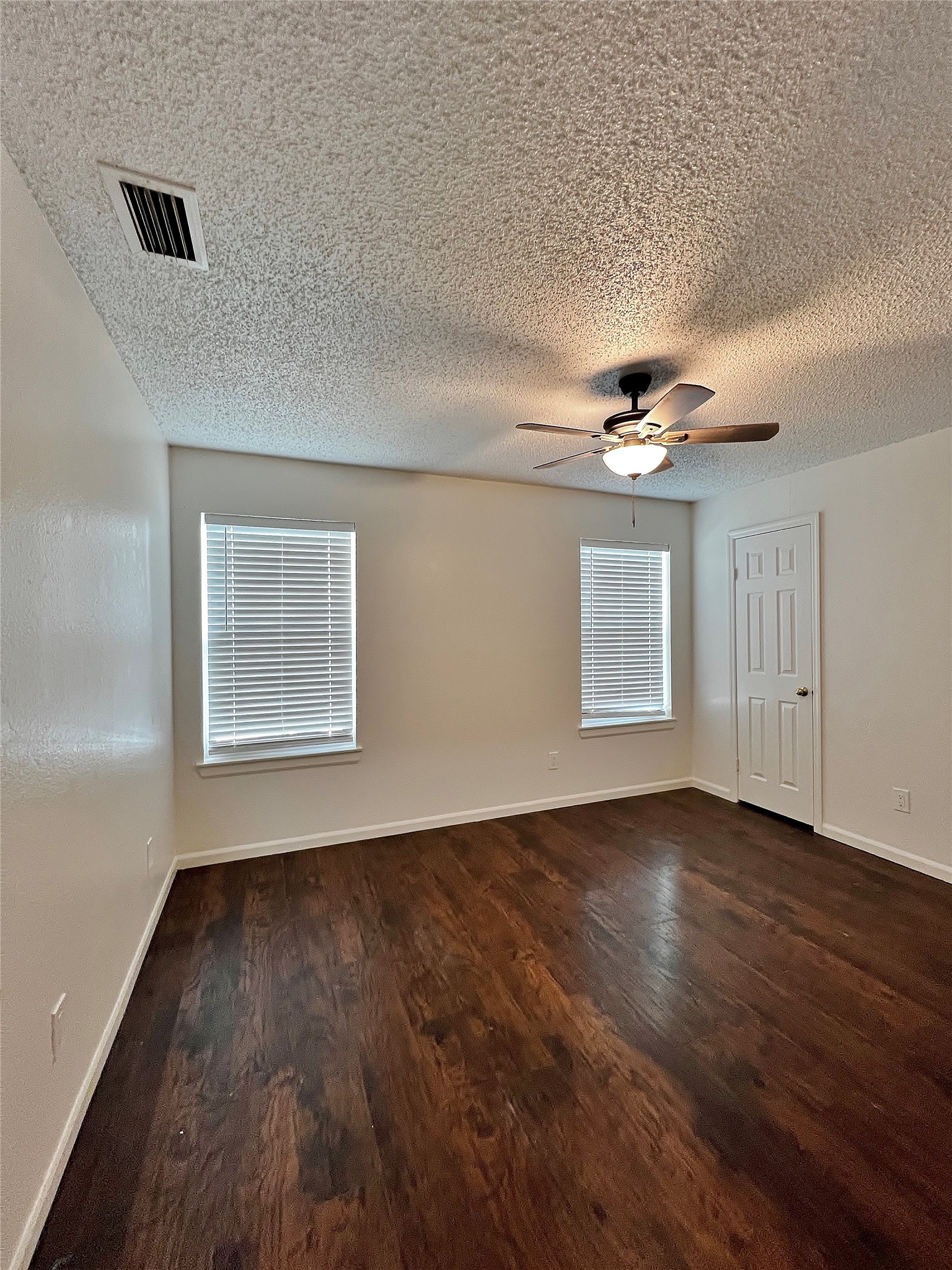 6104 Bay Hill Arlington TX 76018
