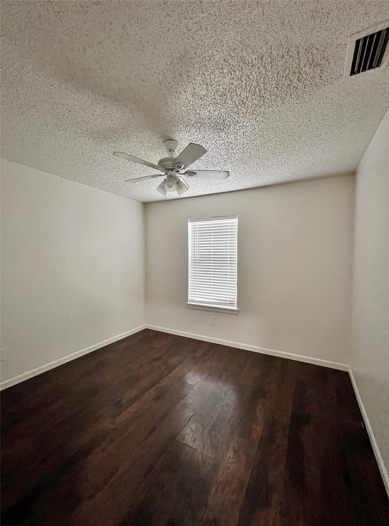 6104 Bay Hill Arlington TX 76018