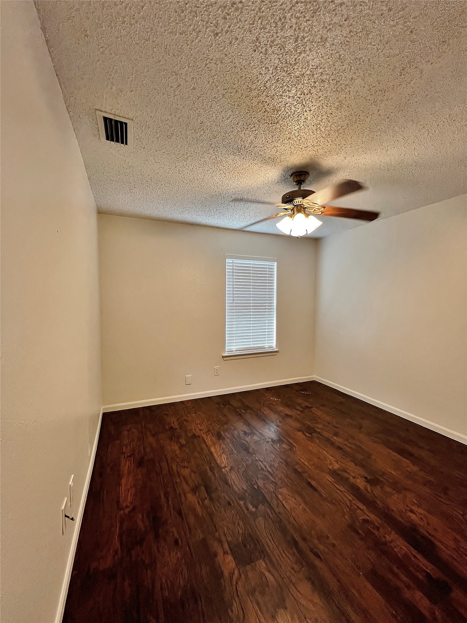 6104 Bay Hill Arlington TX 76018