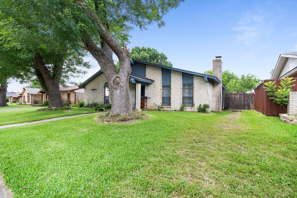 948 Meadowcove Circle Garland TX 75043