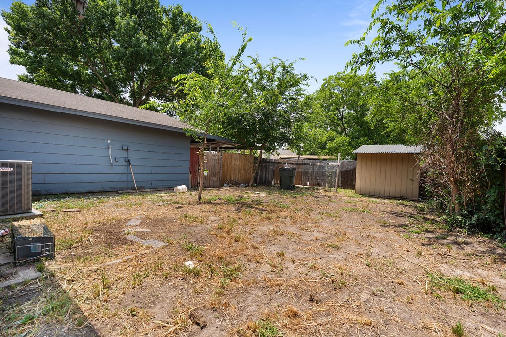 948 Meadowcove Circle Garland TX 75043