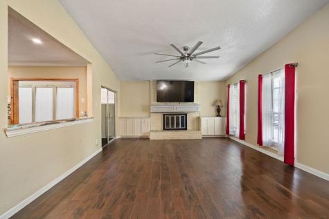 948 Meadowcove Circle Garland TX 75043