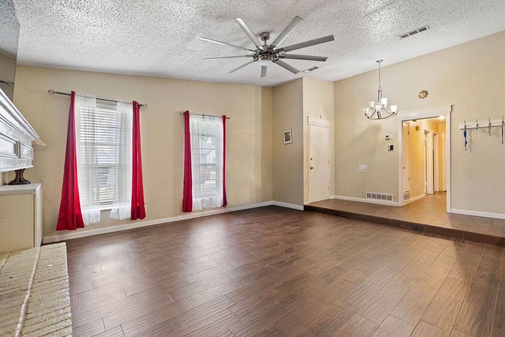 948 Meadowcove Circle Garland TX 75043