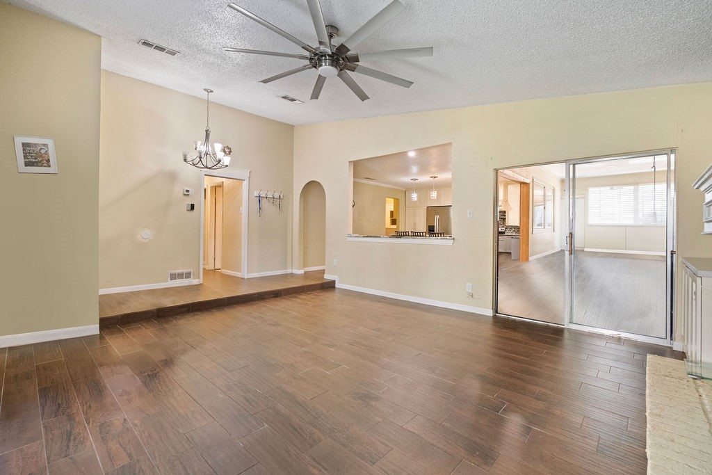 948 Meadowcove Circle Garland TX 75043