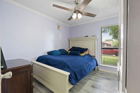 948 Meadowcove Circle Garland TX 75043