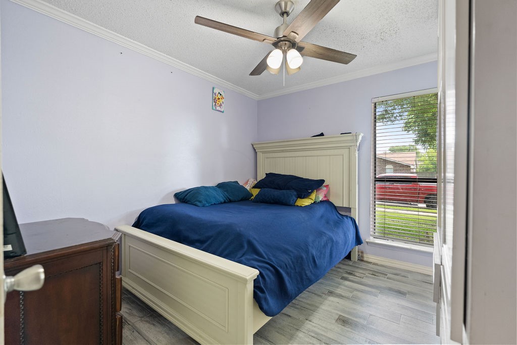 948 Meadowcove Circle Garland TX 75043