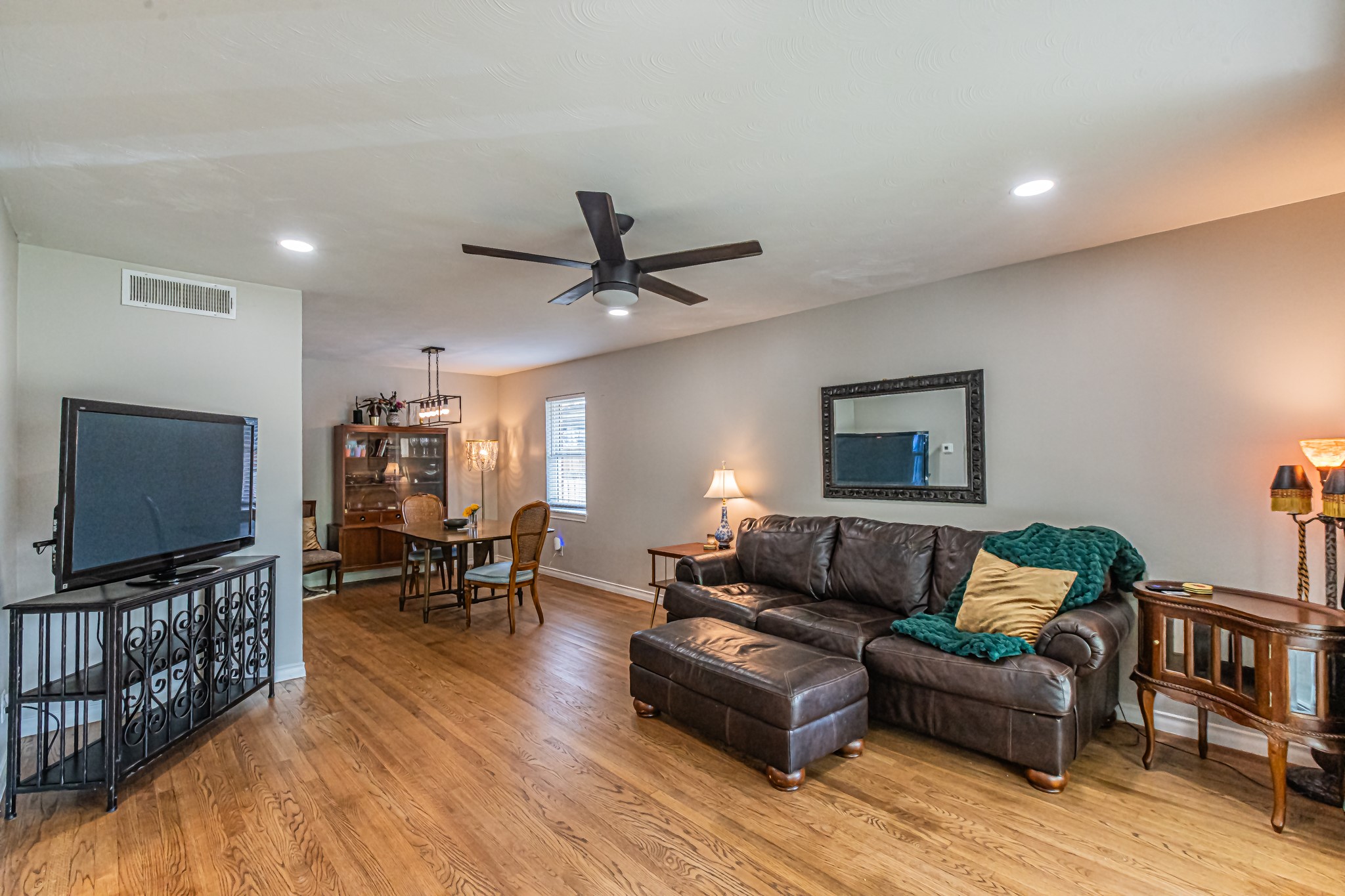 3520 Loganwood Drive Dallas TX 75227