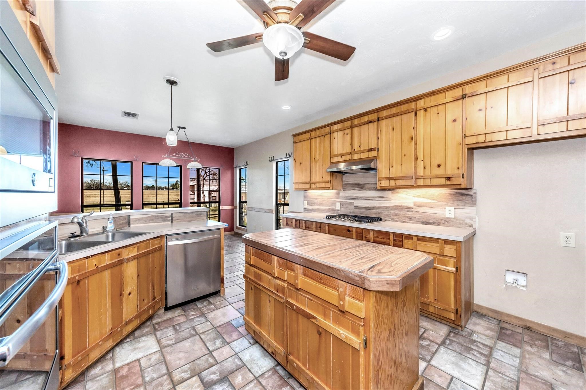 131 County Road 4680 Boyd TX 76023