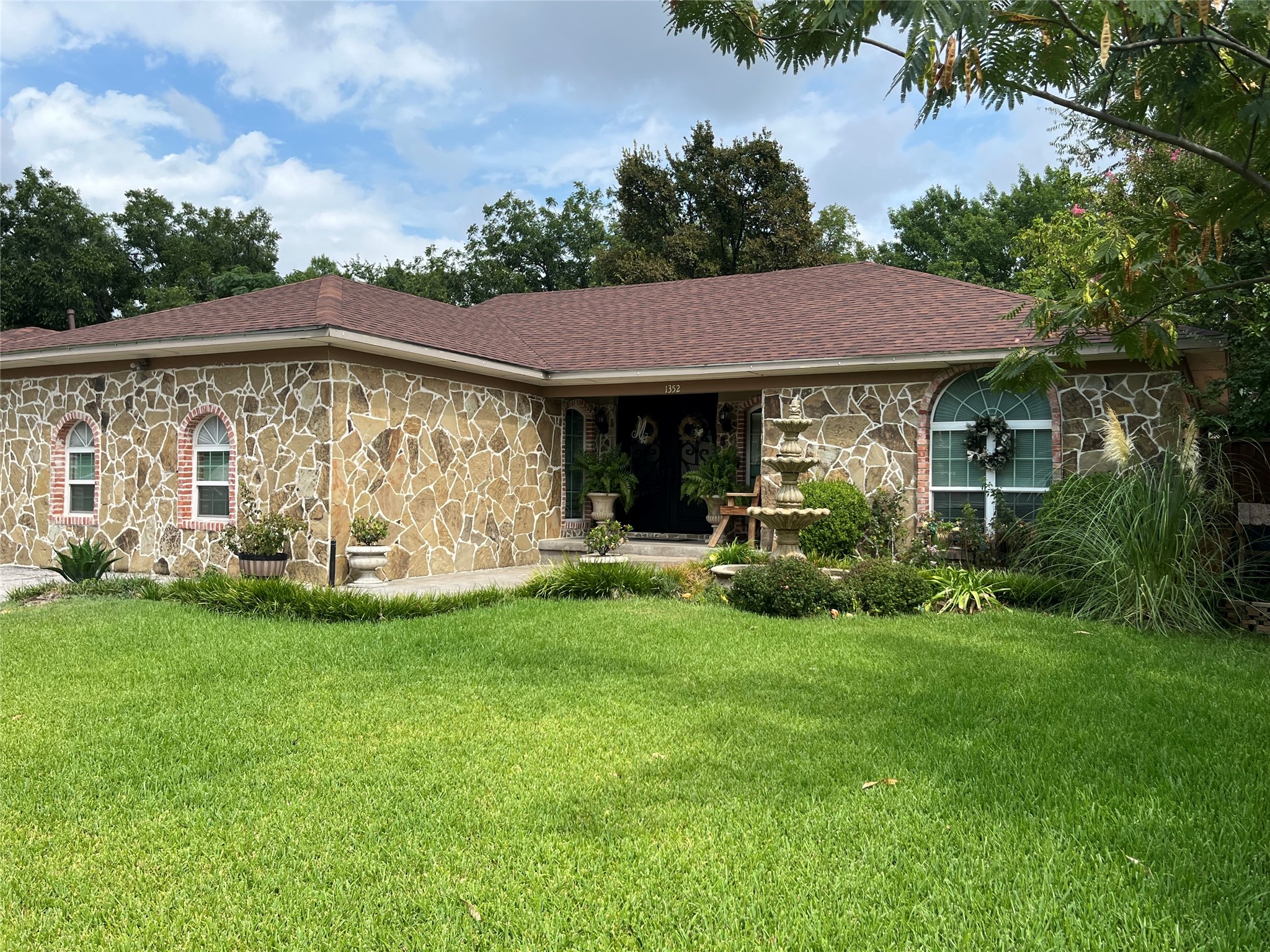1352 Gillette Street Dallas TX 75217