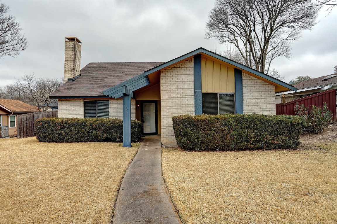 627 Meadowglen Drive Duncanville TX 75137