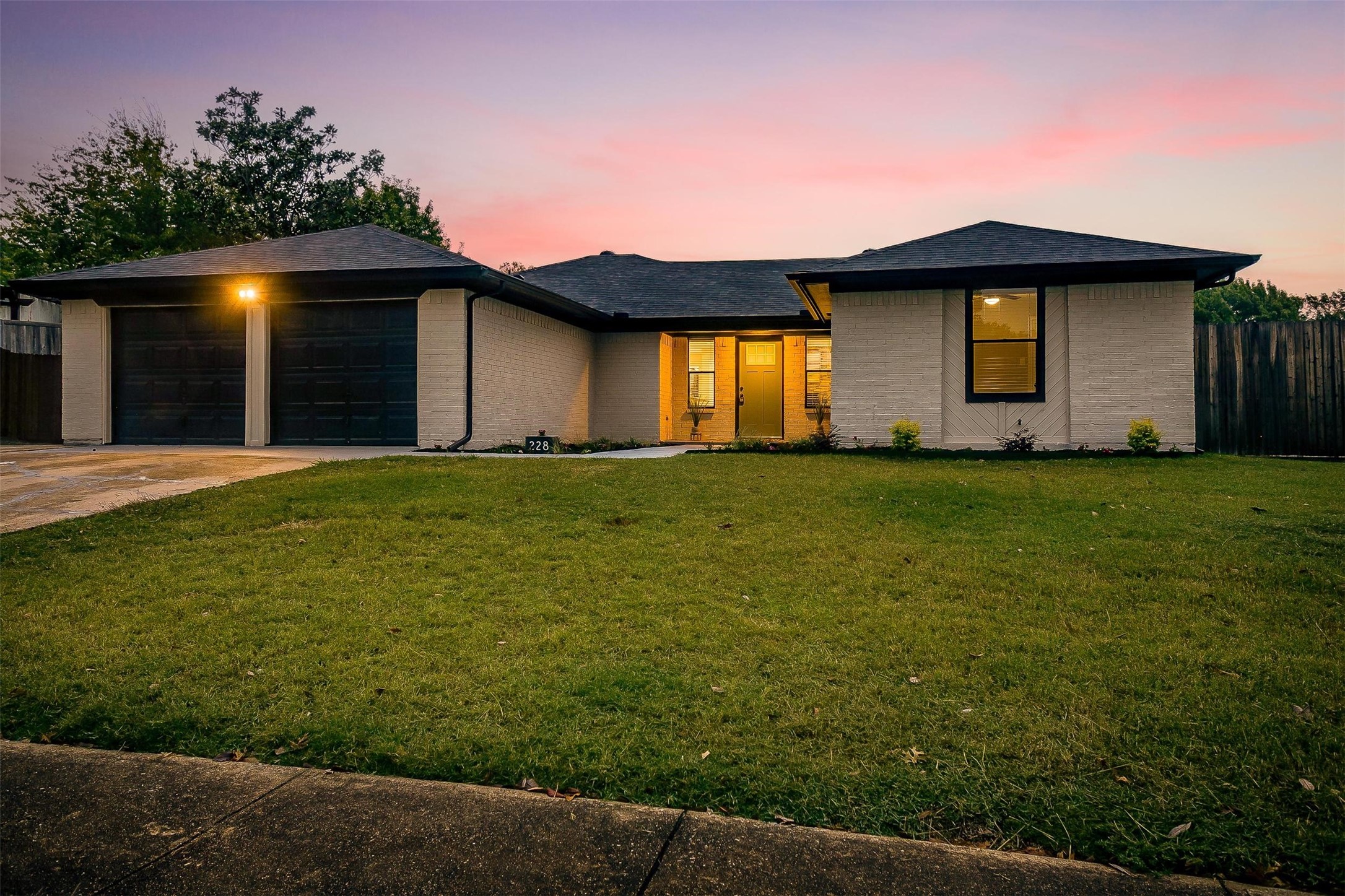 228 Haywood Drive Benbrook TX 76126