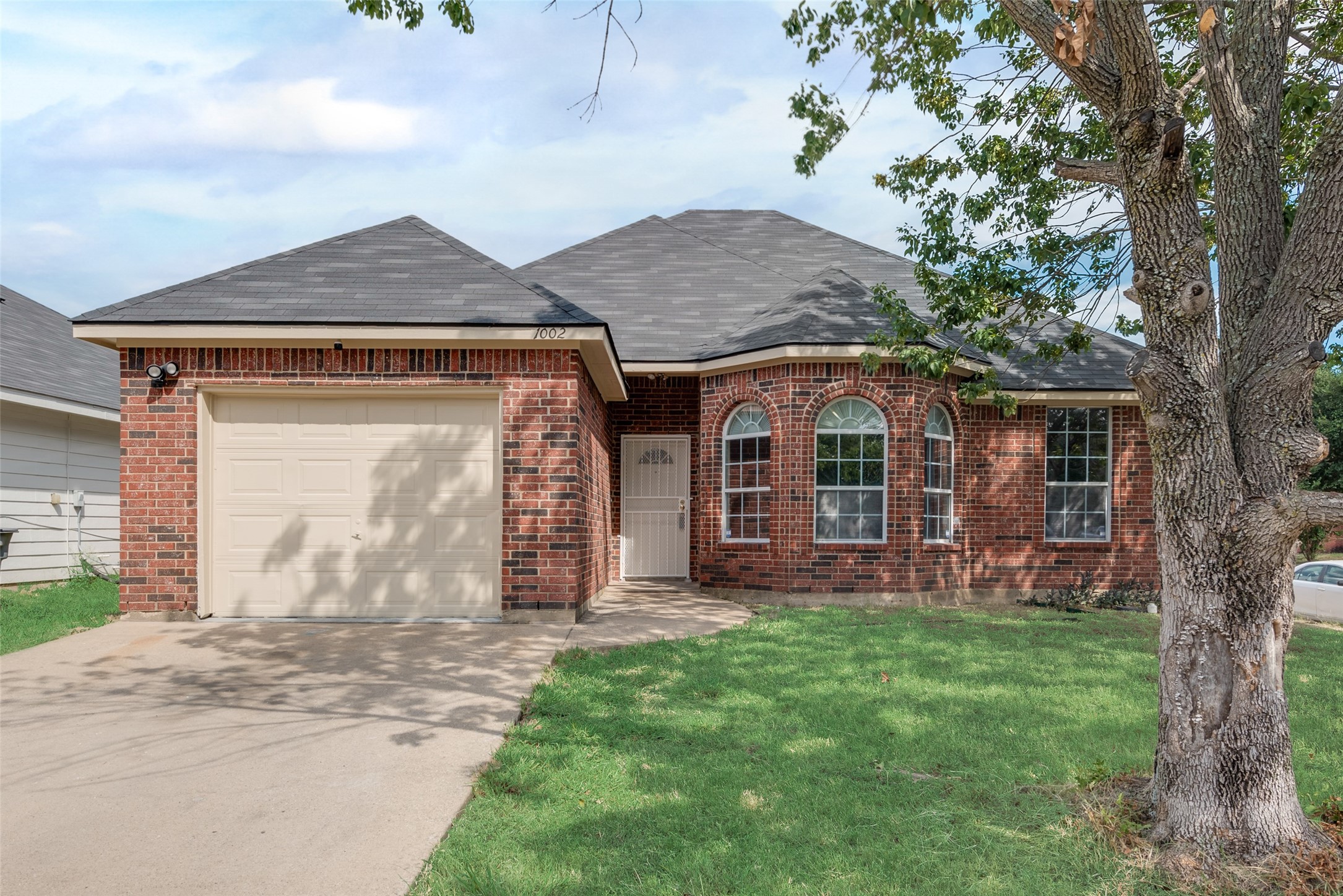 1002 Montclova Court Dallas TX 75217