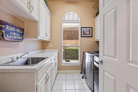 819 Hills Creek Drive Mckinney TX 75072