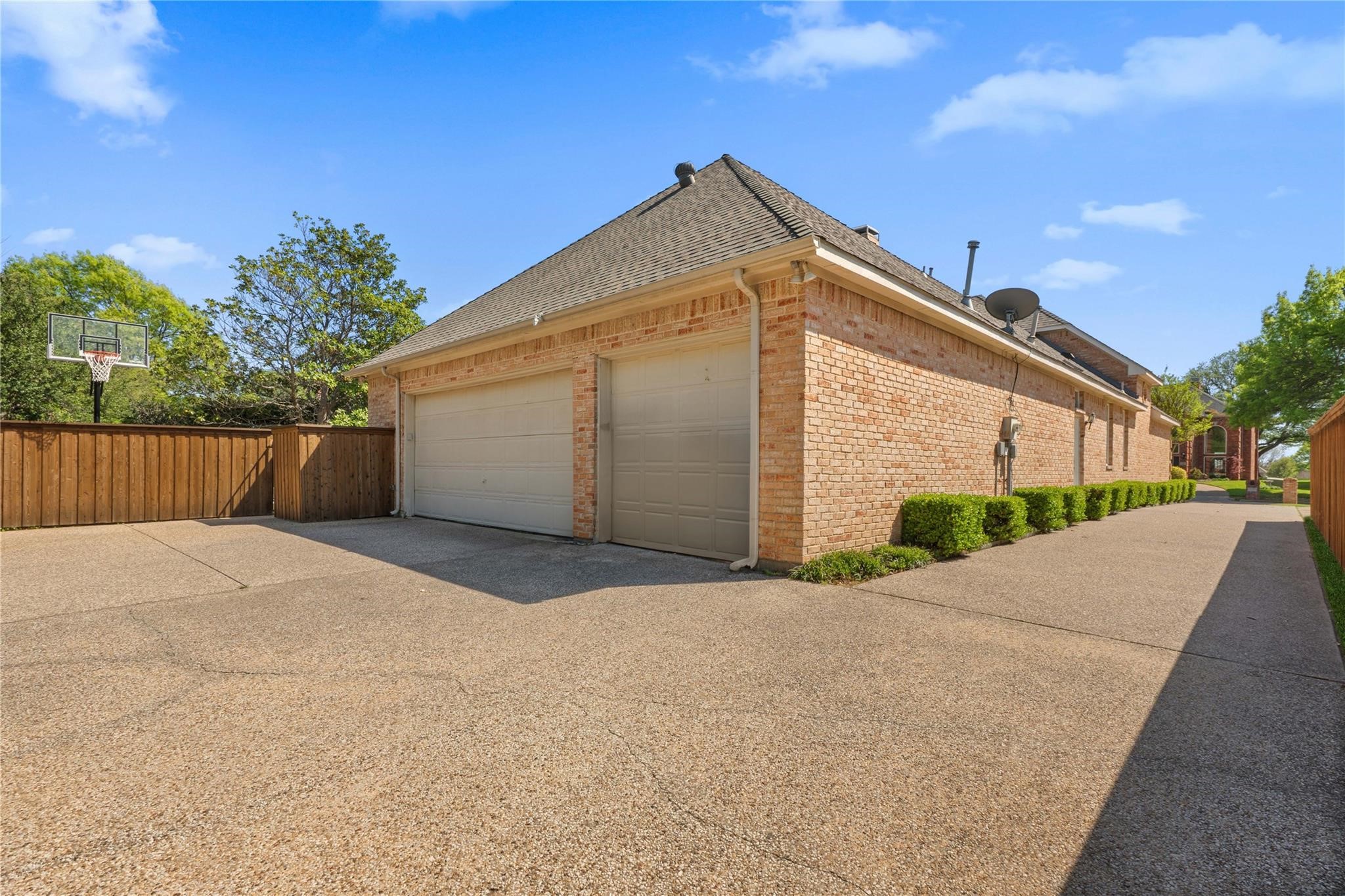 819 Hills Creek Drive Mckinney TX 75072